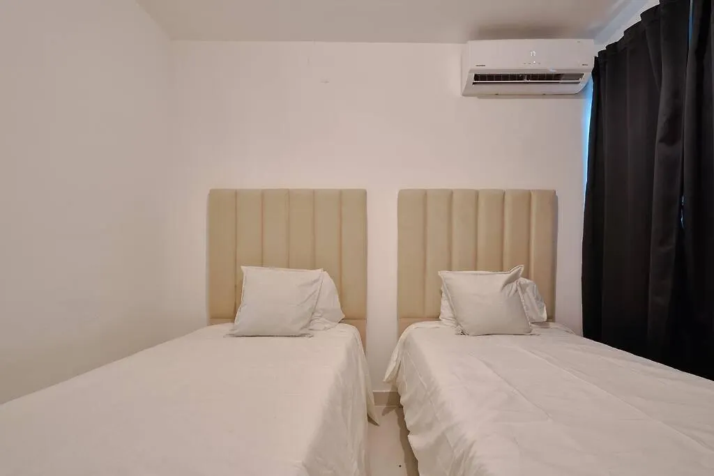 Luxury + Jacuzzi Ocean-View Penthouse Apartman La Viva